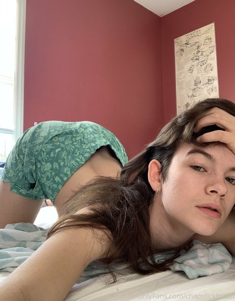 chapstickbxtch naked pornstar image