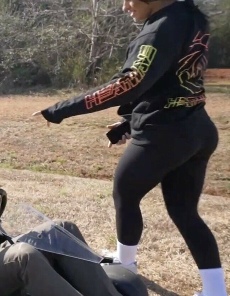 Hailie Deegan pretty star img