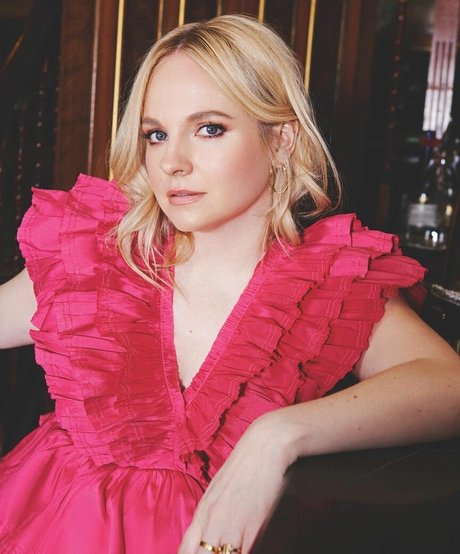 Georgia Moffett star art archive