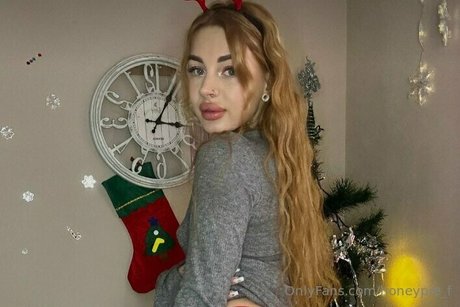 honeypie f beautiful model image