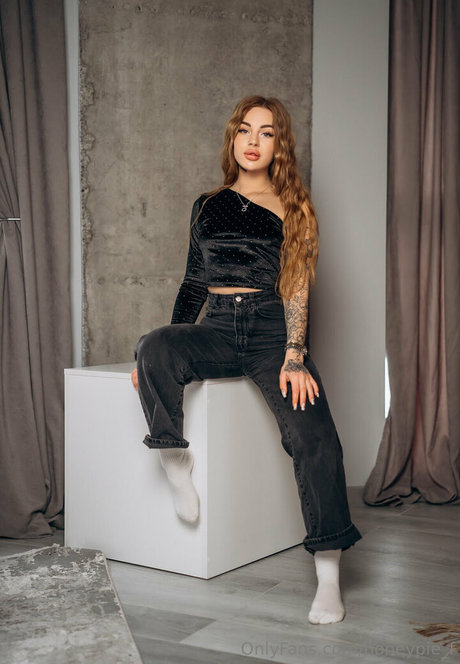 honeypie f hot actress gallery