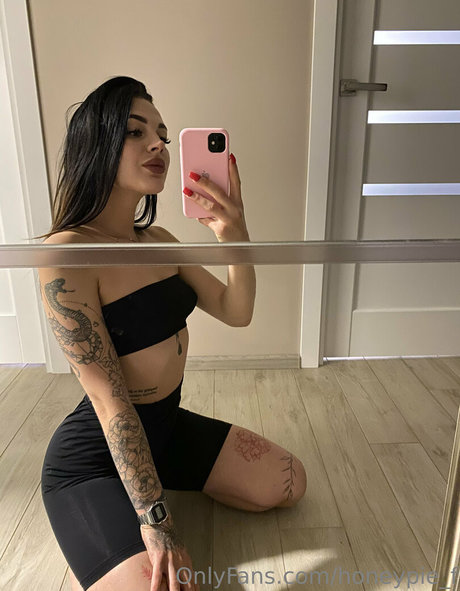 honeypie f pornstar sexy image