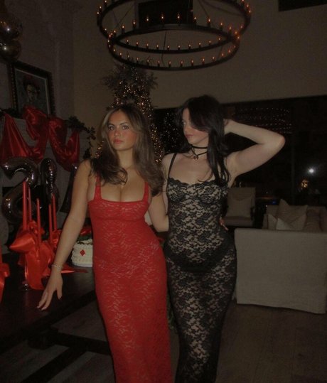 Sara Bella Harris porn model archive