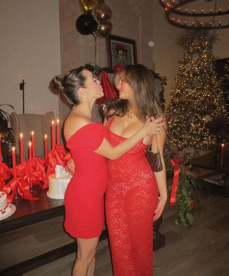 Sara Bella Harris erotic model img