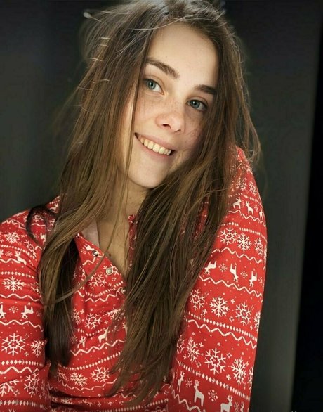 emilage pornographic model pictures