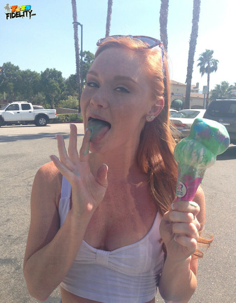 Alex Tanner star sexy picture