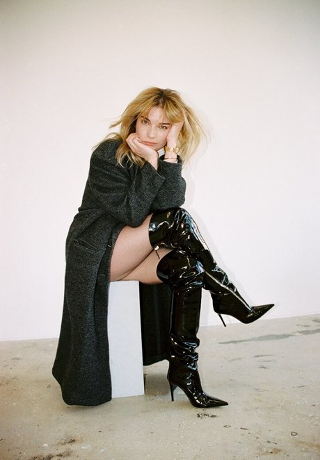 Annie Murphy top actress image