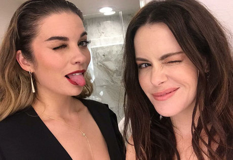 Annie Murphy nude star pictures