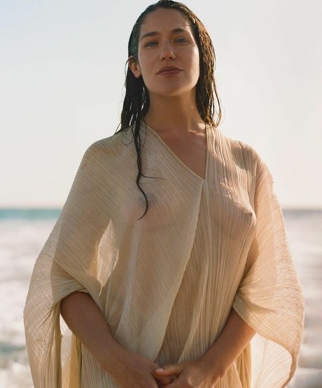 Lola Kirke erotic model galleries