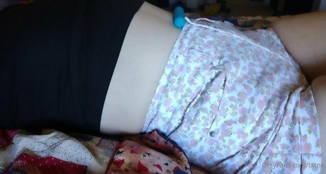 kneebes nude star img