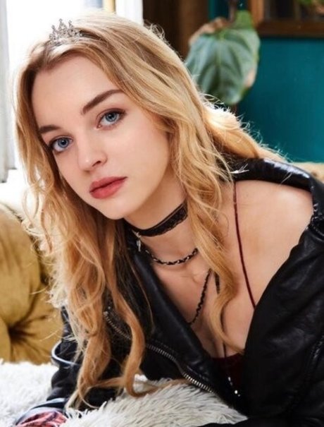 Olivia Rose Keegan top pornstar galleries