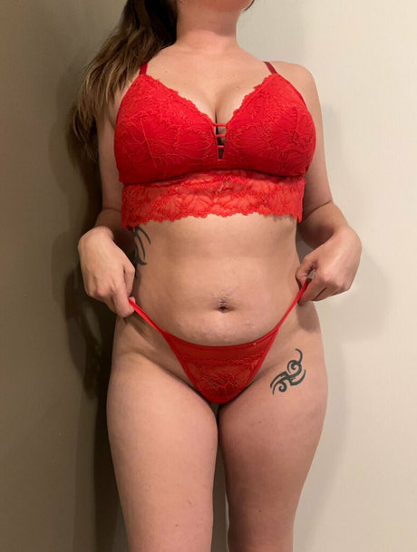 xotoez25 pretty model pic