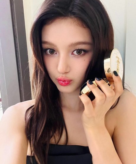 pregnant threesome onlyfans nude picture