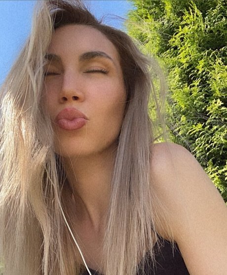 yasmineesob model nude image