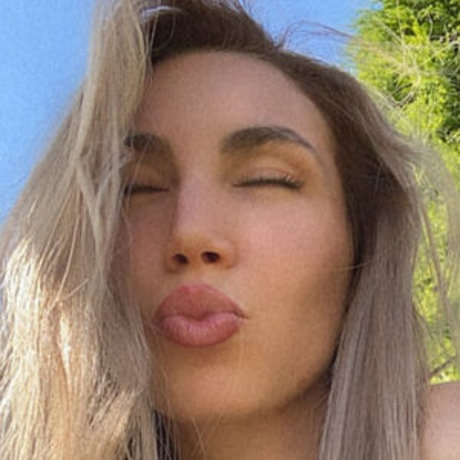 yasmineesob top star pic