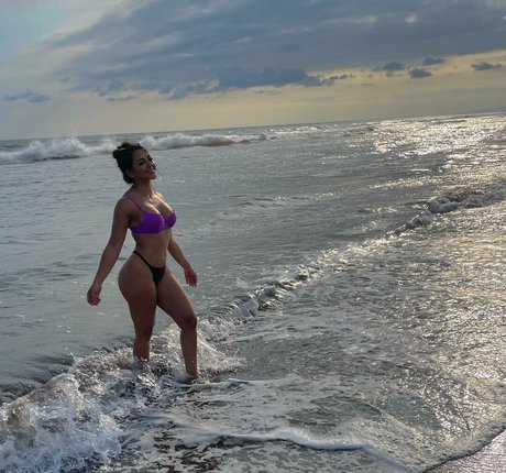 karenn fit high quality actress picture