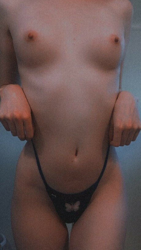 Ashbug16 model adult picture