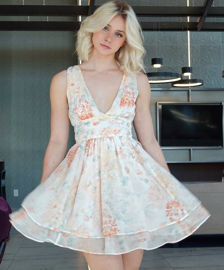 Annabel Lucinda perfect actress archive