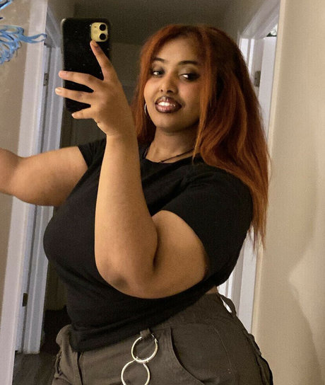 Keyiwot model nudes pics