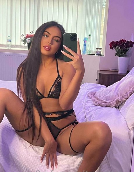 itsangelinabae hd actress pics