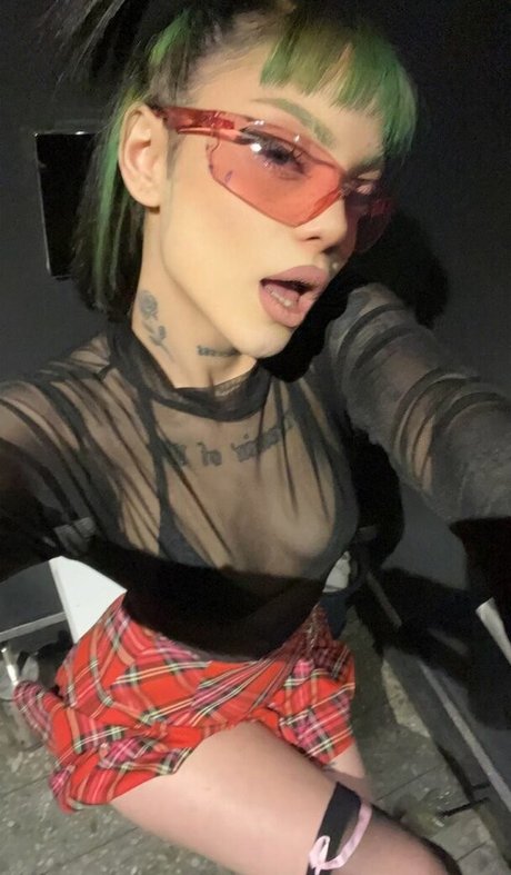 yeahmur model sexy photo