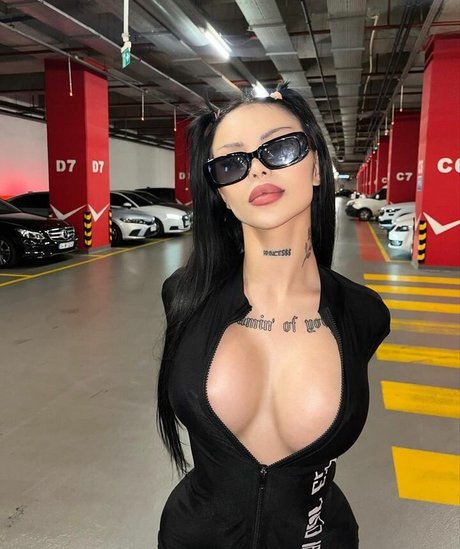 yeahmur model free photos