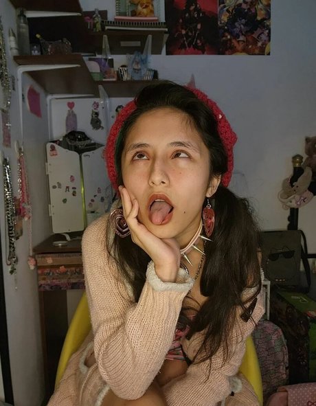 Spicy Lemon model naked photo