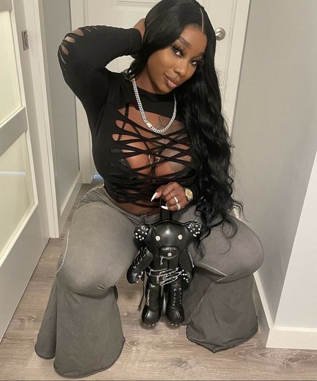 velvet__to__you perfect model image