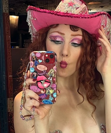 Chappell Roan model erotic photos