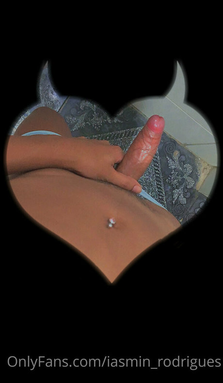 iasmints naked model img