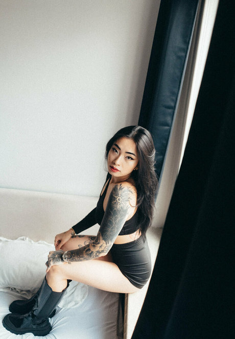 asianiina exclusive model images