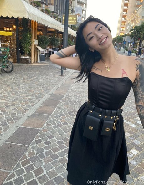 asianiina pretty actress img