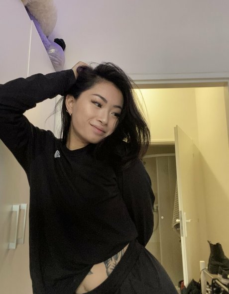 asianiina pornstar naked picture