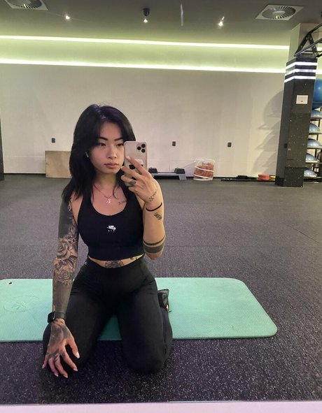 asianiina hot actress image