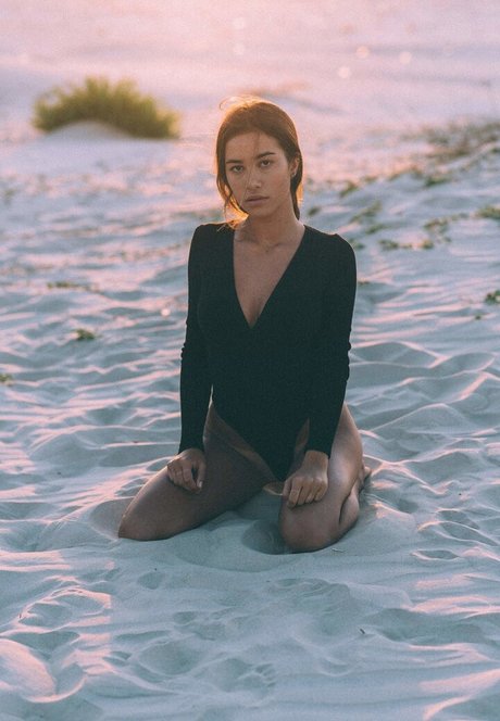 Michal Benbenishty Krits hd actress images