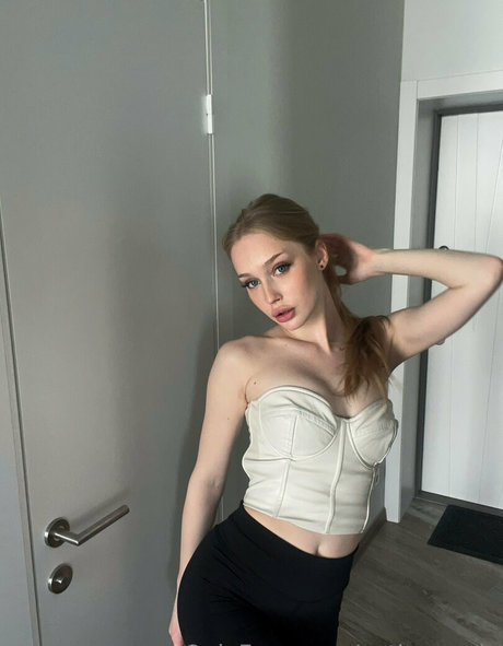 cutie kira sex model pic