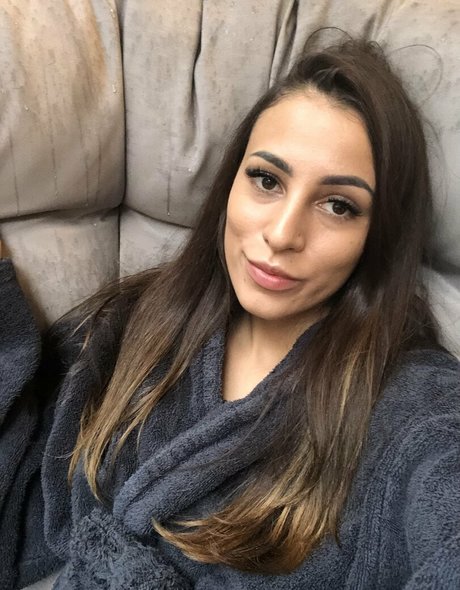 Sophydiva pornographic model image