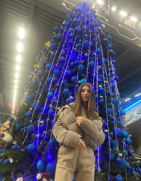 tessie free model top photo