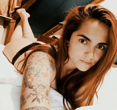 deirys model free pic