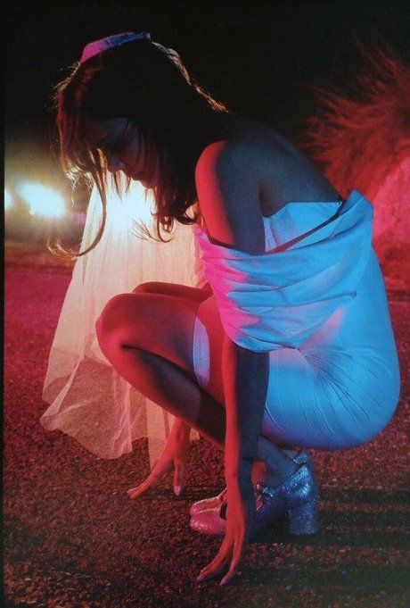 Natasha Khan hd model pictures