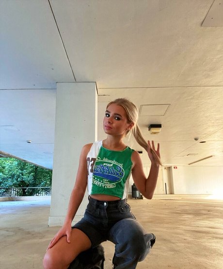 Abbie Bruney model sex photo