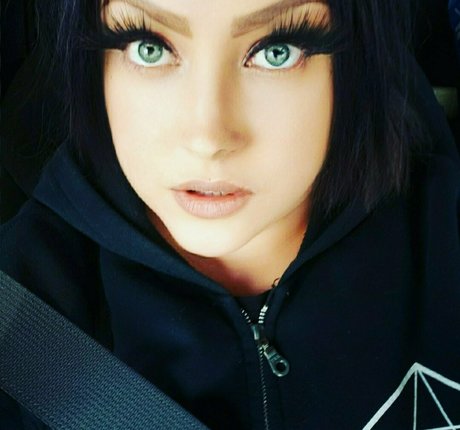 frauleinvivicalee star erotic photos