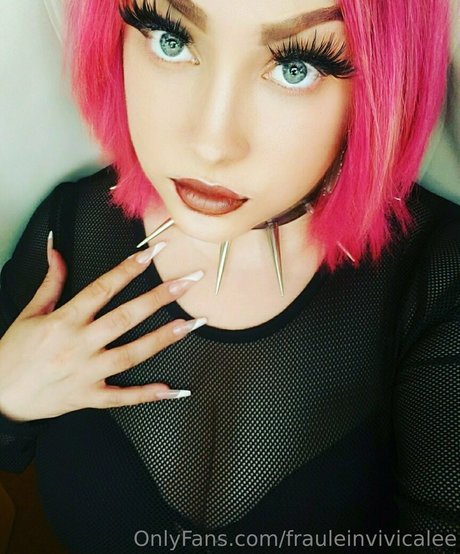 frauleinvivicalee nude model archive