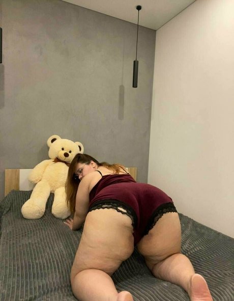 curvy iris beautiful star img