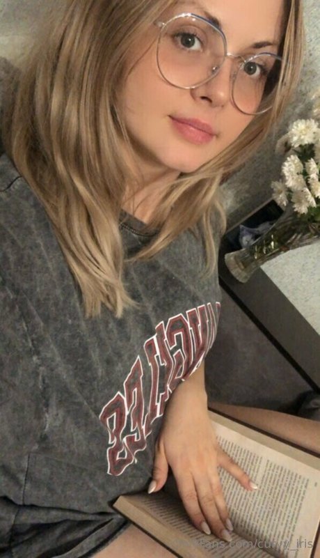 curvy iris porn star picture