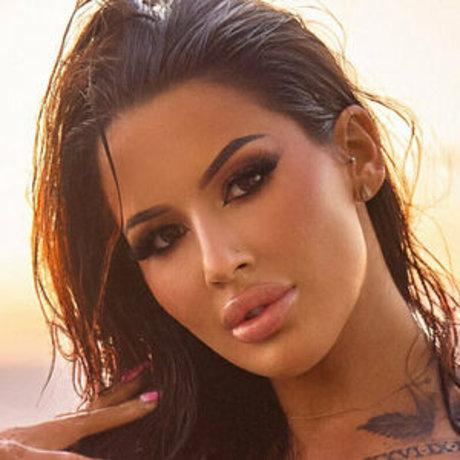 Eva Lovia naked star pictures