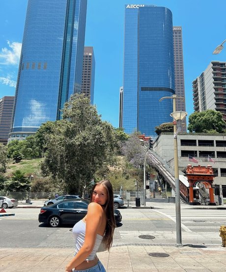 Elyssa Williams top star pic