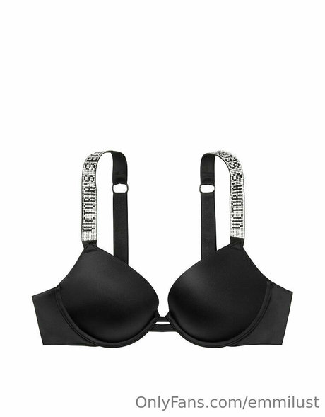 huge fake tits onlyfans hot sexy photo