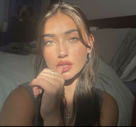 Sofia Bonjardim free pornstar photos