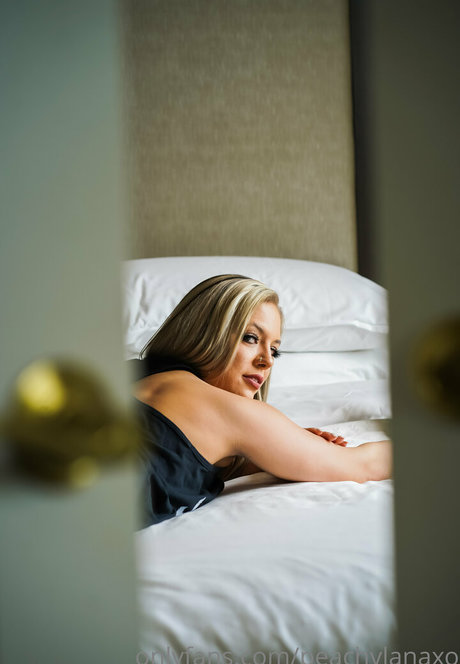 peachylanaxo nice actress photos